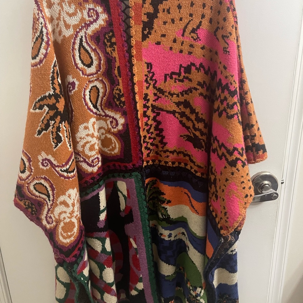 Farm Rio Sweater Cape - Picture 5 of 8